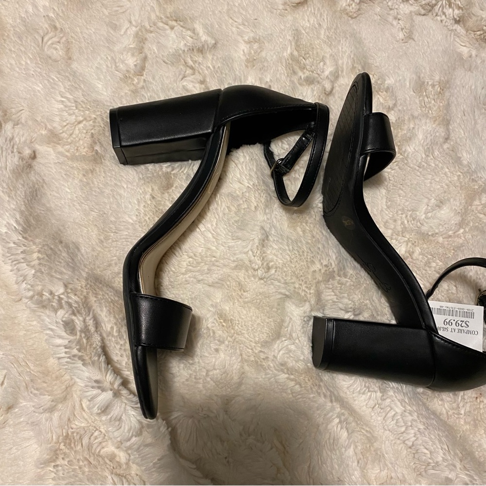 Black Jessica Simpson Heel - Picture 7 of 7